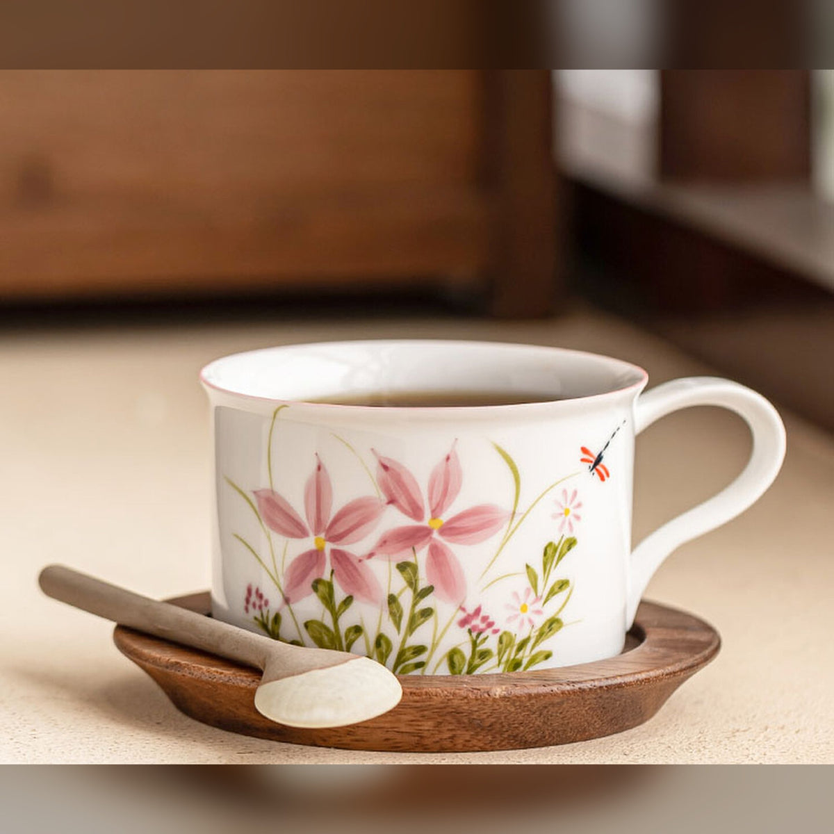 Daisy and dragonfly ceramic cup set with walnut wood saucer, gallery view 4