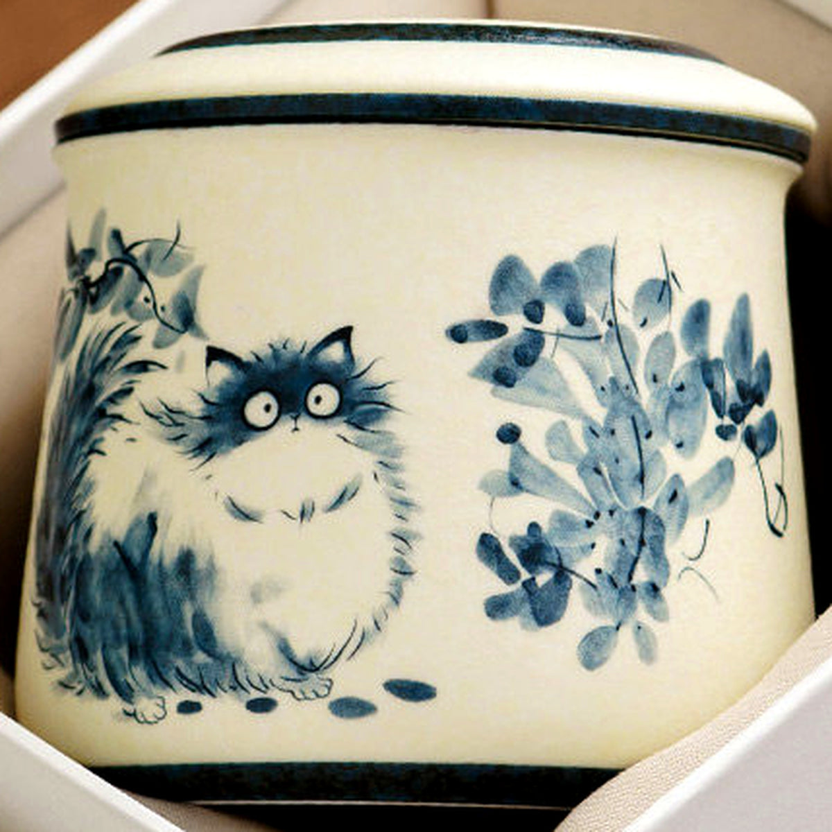 Blue-painted cat tea mug with lid and strainer, gallery view 4
